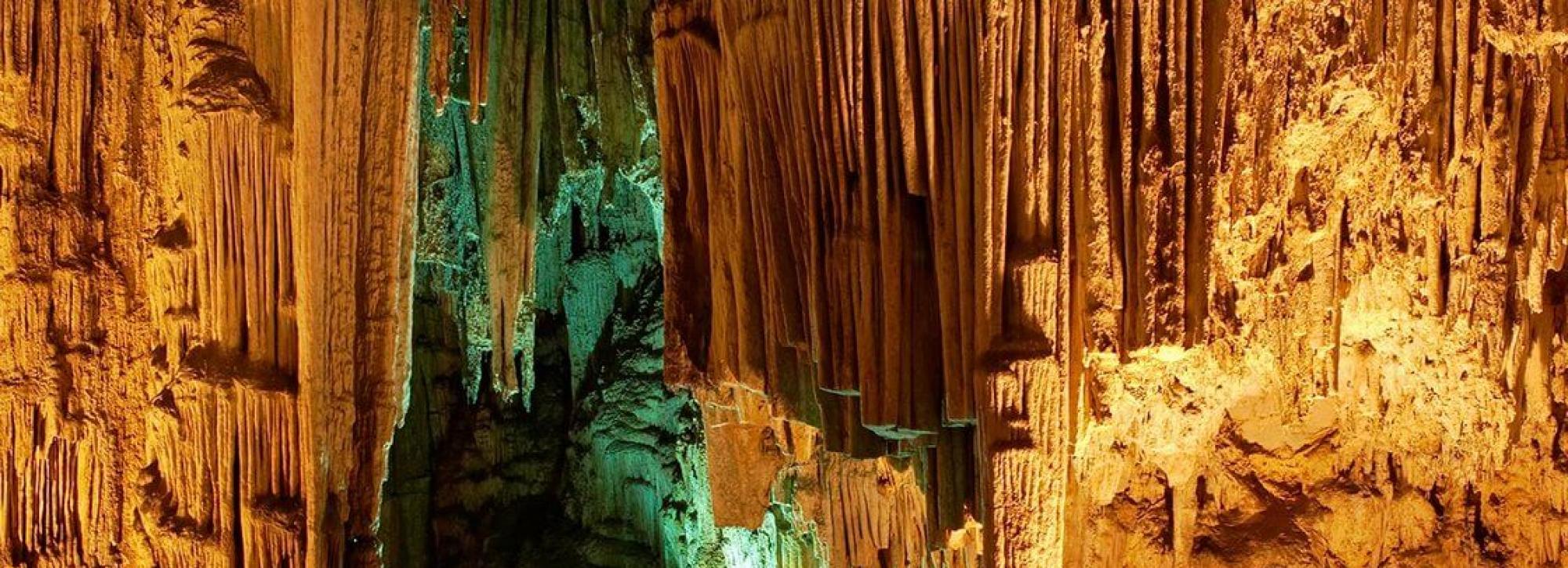 Visit to the underground caves of Castellana